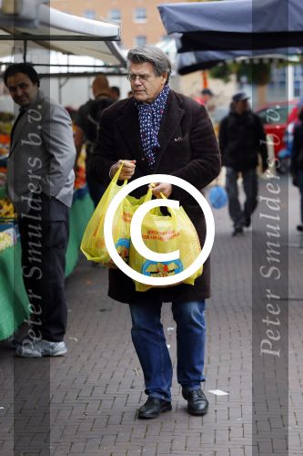 Arnhem 24 oktober 2015
Emile Ratelband doet boodschappen op de markt.