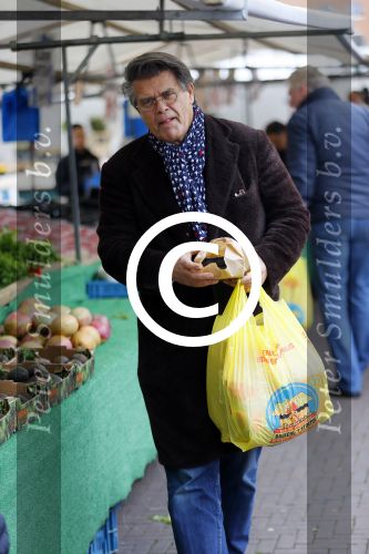 Arnhem 24 oktober 2015
Emile Ratelband doet boodschappen op de markt.