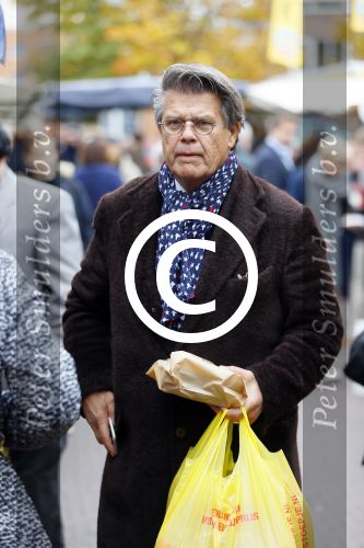 Arnhem 24 oktober 2015
Emile Ratelband doet boodschappen op de markt.