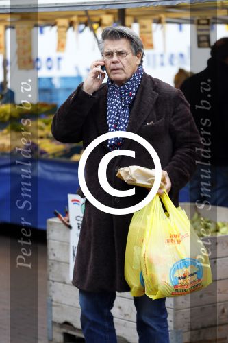 Arnhem 24 oktober 2015
Emile Ratelband doet boodschappen op de markt.