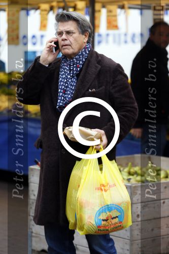 Arnhem 24 oktober 2015
Emile Ratelband doet boodschappen op de markt.