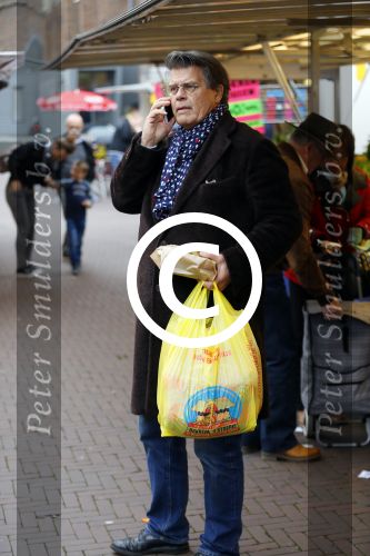 Arnhem 24 oktober 2015
Emile Ratelband doet boodschappen op de markt.