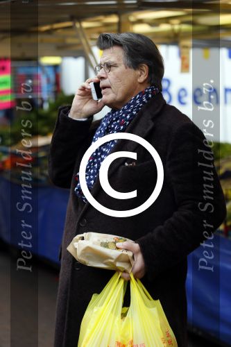 Arnhem 24 oktober 2015
Emile Ratelband doet boodschappen op de markt.