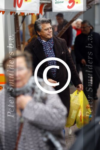 Arnhem 24 oktober 2015
Emile Ratelband doet boodschappen op de markt.