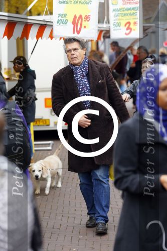 Arnhem 24 oktober 2015
Emile Ratelband doet boodschappen op de markt.