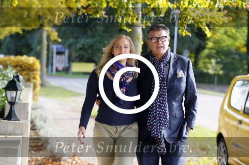 Montferland 25 oktober 2015
Emile Ratelband met zijn nieuwe vriendin Linda Snel bij zijn huis.