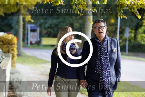 Montferland 25 oktober 2015
Emile Ratelband met zijn nieuwe vriendin Linda Snel bij zijn huis.
