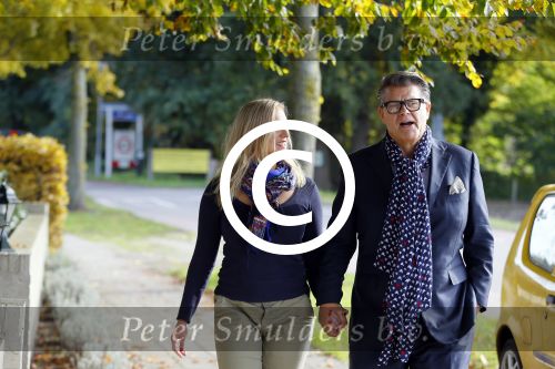 Montferland 25 oktober 2015
Emile Ratelband met zijn nieuwe vriendin Linda Snel bij zijn huis.