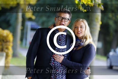 Montferland 25 oktober 2015
Emile Ratelband met zijn nieuwe vriendin Linda Snel bij zijn huis.