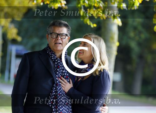 Montferland 25 oktober 2015
Emile Ratelband met zijn nieuwe vriendin Linda Snel bij zijn huis.