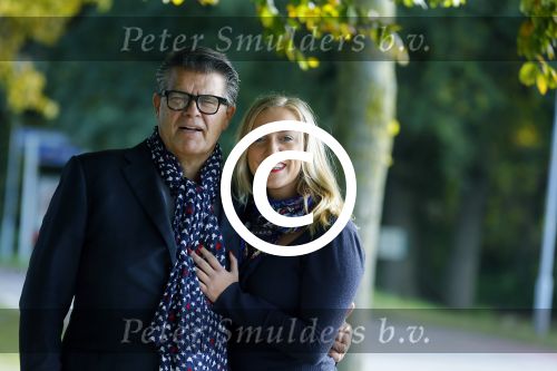 Montferland 25 oktober 2015
Emile Ratelband met zijn nieuwe vriendin Linda Snel bij zijn huis.