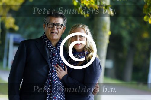 Montferland 25 oktober 2015
Emile Ratelband met zijn nieuwe vriendin Linda Snel bij zijn huis.