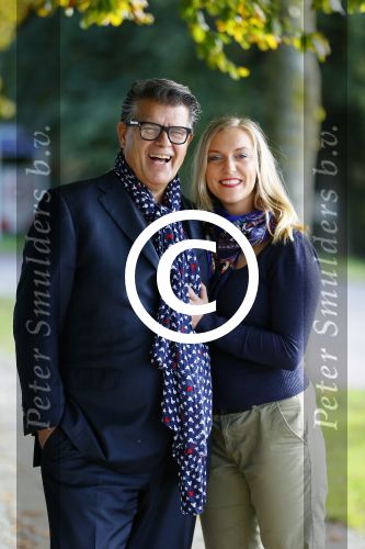 Montferland 25 oktober 2015
Emile Ratelband met zijn nieuwe vriendin Linda Snel bij zijn huis.