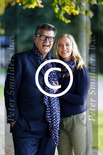 Montferland 25 oktober 2015
Emile Ratelband met zijn nieuwe vriendin Linda Snel bij zijn huis.