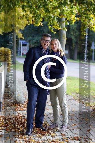 Montferland 25 oktober 2015
Emile Ratelband met zijn nieuwe vriendin Linda Snel bij zijn huis.