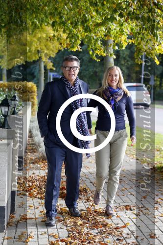 Montferland 25 oktober 2015
Emile Ratelband met zijn nieuwe vriendin Linda Snel bij zijn huis.