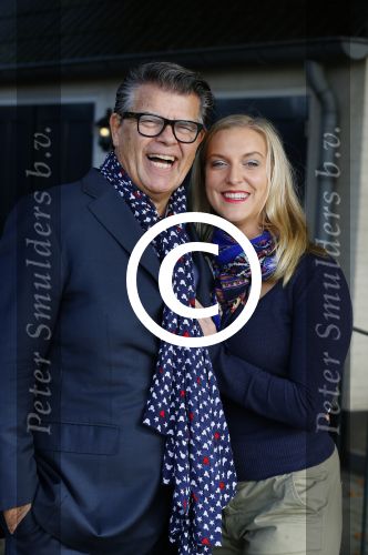 Montferland 25 oktober 2015
Emile Ratelband met zijn nieuwe vriendin Linda Snel bij zijn huis.