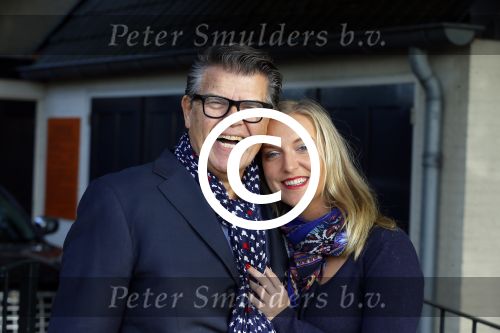Montferland 25 oktober 2015
Emile Ratelband met zijn nieuwe vriendin Linda Snel bij zijn huis.