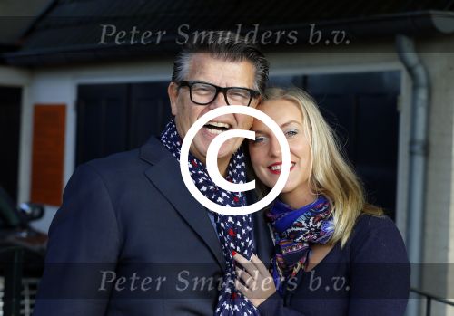Montferland 25 oktober 2015
Emile Ratelband met zijn nieuwe vriendin Linda Snel bij zijn huis.