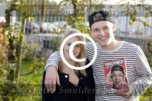 Bunnik 30 oktober 2015
Enzo Knol en zijn vriendin Dee met hun boek