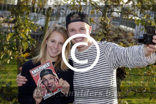 Bunnik 30 oktober 2015
Enzo Knol en zijn vriendin Dee met hun boek