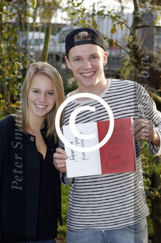 Bunnik 30 oktober 2015
Enzo Knol en zijn vriendin Dee met hun boek