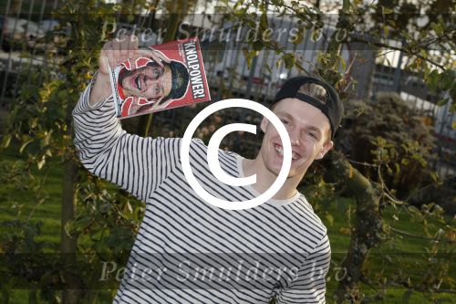Bunnik 30 oktober 2015
Enzo Knol en zijn vriendin Dee met hun boek