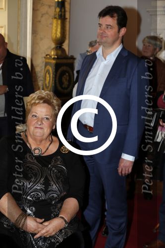 Amsterdam 3 november 2015
Perspresentatie en 10 jarig bestaan Max tv op paleis soestdijk.
Erica Terpstra met zoon
