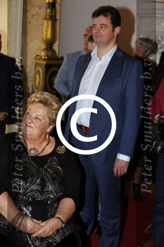 Amsterdam 3 november 2015
Perspresentatie en 10 jarig bestaan Max tv op paleis soestdijk.
Erica Terpstra met zoon