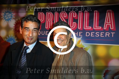 Amsterdam 11 november 2015
Premiere queen of the dessert met oa Jason Donovan Simon Greete Adam Bailey en Philip Childs in carre. Frank sanders