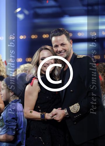 Hilversum 26 oktober 2015
Finale van Hollands next top model HNTM 2015 gepresenteerd door Anouk Smulders en Fred v Leer. De jury bestaat uit Dirk Kikstra May-Britt Mobach en Freek Koster (Touche Models).
De 4 4 finalisten zijn Loiza Lamers, Rachel Swaab Celine Koningstein en Lisa Kapper.
Loiza wordt uiteindelijk HNTM