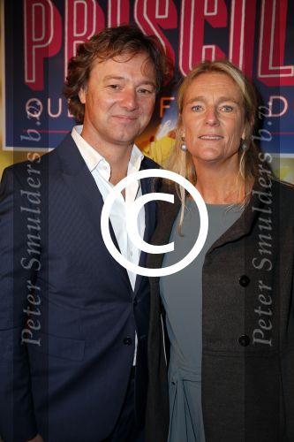 Amsterdam 11 november 2015
Premiere queen of the dessert met oa Jason Donovan Simon Greete Adam Bailey en Philip Childs in carre. Frits Sissing met vrouw