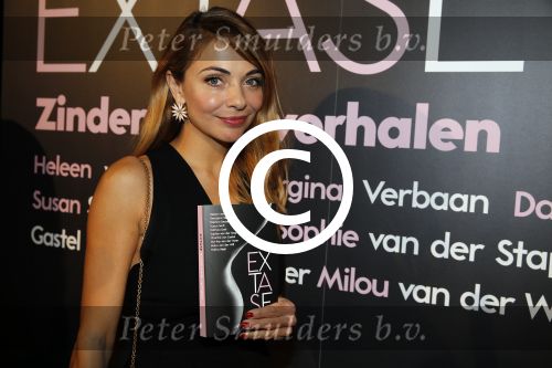 Amsterdam 2 november 2015
Presentatie boek Extase geschreven door Heleen v Royen Georgina Verbaan Daphne Deckers Susan Smit Patricia Snel Sophie v d Stap Chantal v Gastel Myrthe v d Meer Milou v d Will en Halina Reijn. De presenatie was bij Duchess.
