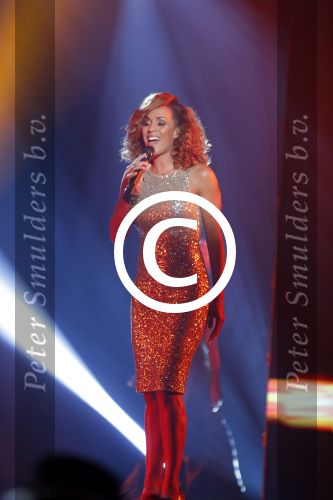 Hilversum 26 oktober 2015
Finale van Hollands next top model HNTM 2015 gepresenteerd door Anouk Smulders en Fred v Leer. De jury bestaat uit Dirk Kikstra May-Britt Mobach en Freek Koster (Touche Models).
De 4 4 finalisten zijn Loiza Lamers, Rachel Swaab Celine Koningstein en Lisa Kapper.
Loiza wordt uiteindelijk HNTM. Glennis Grace