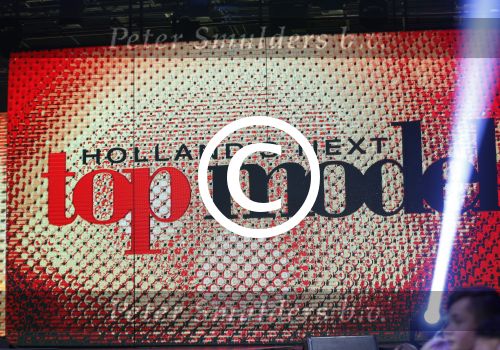 Hilversum 26 oktober 2015
Finale van Hollands next top model HNTM 2015 gepresenteerd door Anouk Smulders en Fred v Leer. De jury bestaat uit Dirk Kikstra May-Britt Mobach en Freek Koster (Touche Models).
De 4 4 finalisten zijn Loiza Lamers, Rachel Swaab Celine Koningstein en Lisa Kapper.
Loiza wordt uiteindelijk HNTM