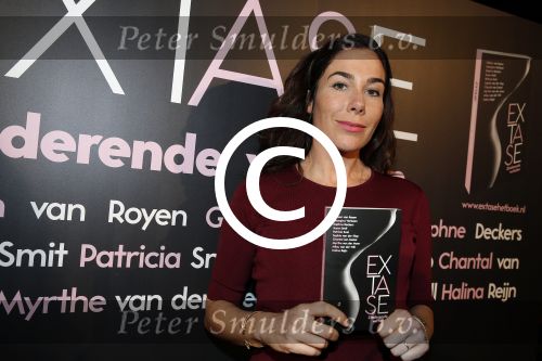 Amsterdam 2 november 2015
Presentatie boek Extase geschreven door Heleen v Royen Georgina Verbaan Daphne Deckers Susan Smit Patricia Snel Sophie v d Stap Chantal v Gastel Myrthe v d Meer Milou v d Will en Halina Reijn. De presenatie was bij Duchess.