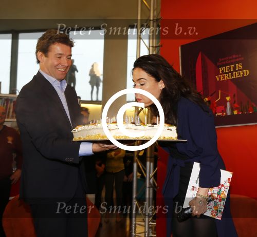 Amsterdam 10 november 2015
Presentatie sinterklaasboeken met Johnny de Mol Halina Reijn Kim Lian v d Meij en Albert Verlinde