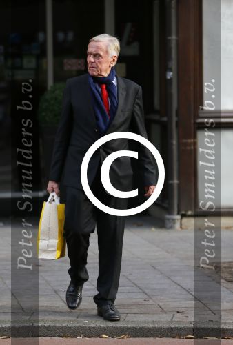 Amsterdam 12 november 2015
Harry Mens doet boodschappen op de beethovenstraat