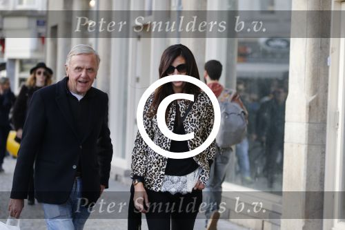 Amsterdam 30 oktober 2015
Harry Mens met zijn Bulgaarse vriendin aan het winkelen in Amsterdam.