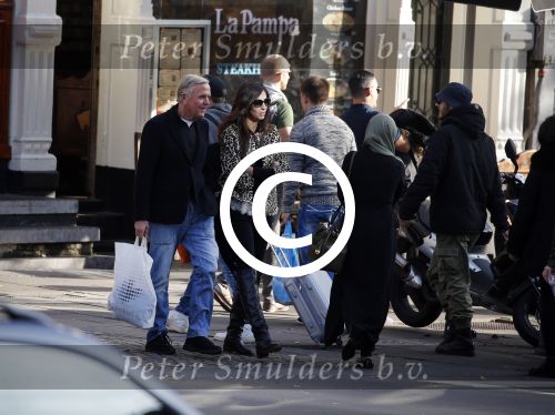 Amsterdam 30 oktober 2015
Harry Mens met zijn Bulgaarse vriendin aan het winkelen in Amsterdam.