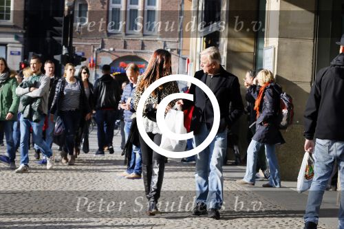 Amsterdam 30 oktober 2015
Harry Mens met zijn Bulgaarse vriendin aan het winkelen in Amsterdam.