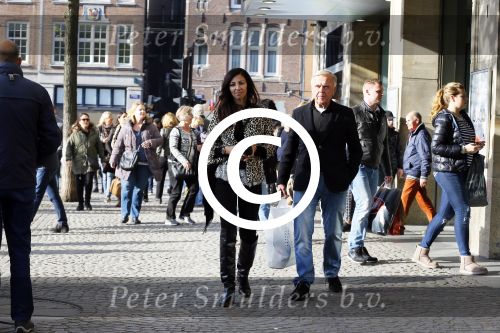 Amsterdam 30 oktober 2015
Harry Mens met zijn Bulgaarse vriendin aan het winkelen in Amsterdam.