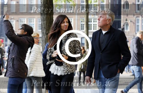 Amsterdam 30 oktober 2015
Harry Mens met zijn Bulgaarse vriendin aan het winkelen in Amsterdam.