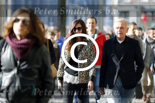 Amsterdam 30 oktober 2015
Harry Mens met zijn Bulgaarse vriendin aan het winkelen in Amsterdam.