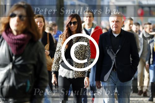 Amsterdam 30 oktober 2015
Harry Mens met zijn Bulgaarse vriendin aan het winkelen in Amsterdam.