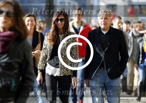 Amsterdam 30 oktober 2015
Harry Mens met zijn Bulgaarse vriendin aan het winkelen in Amsterdam.