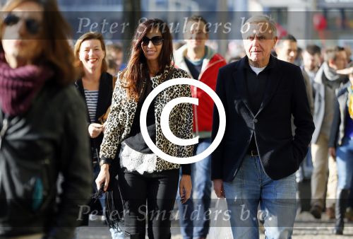 Amsterdam 30 oktober 2015
Harry Mens met zijn Bulgaarse vriendin aan het winkelen in Amsterdam.