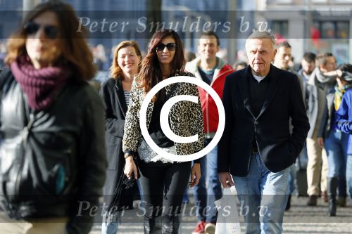 Amsterdam 30 oktober 2015
Harry Mens met zijn Bulgaarse vriendin aan het winkelen in Amsterdam.