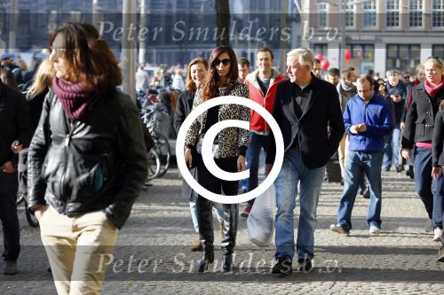 Amsterdam 30 oktober 2015
Harry Mens met zijn Bulgaarse vriendin aan het winkelen in Amsterdam.