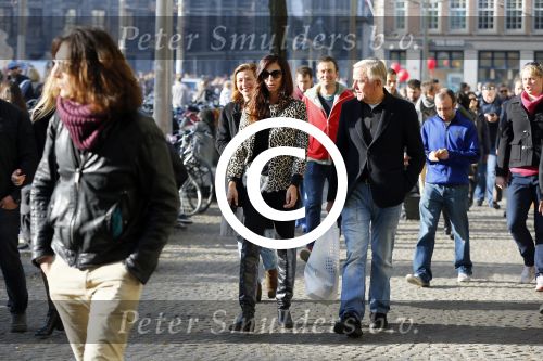 Amsterdam 30 oktober 2015
Harry Mens met zijn Bulgaarse vriendin aan het winkelen in Amsterdam.